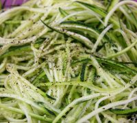 Espaguetis de calabacín con migas (4)